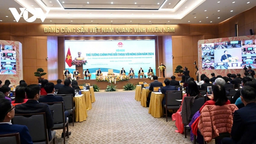 PM Pham Minh Chinh holds dialogue with farmers nationwide